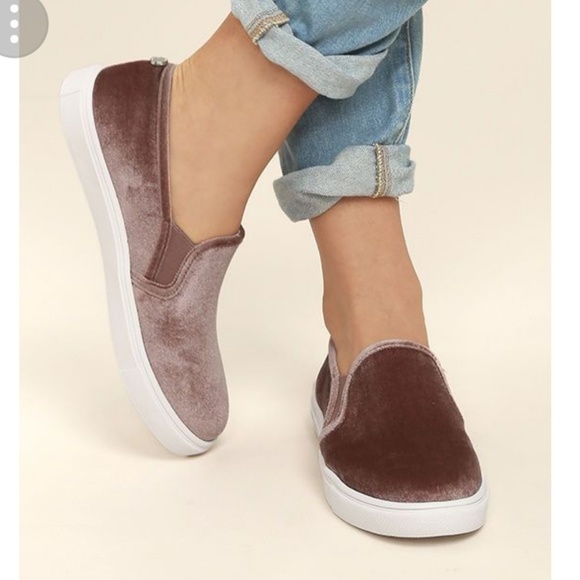 Steve Madden Shoes - Worn once Steve Madden Velvet slip on